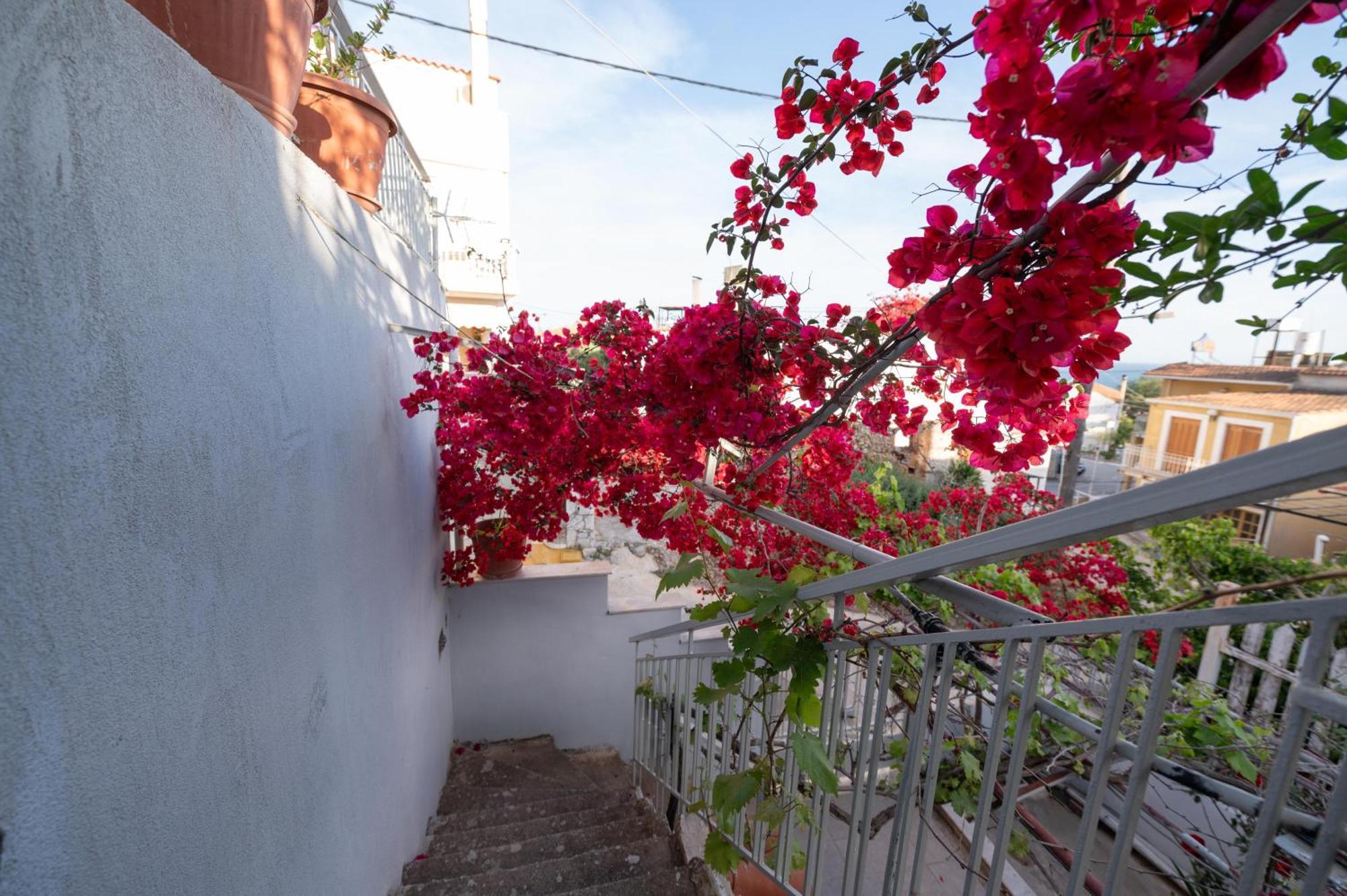 Memories Gytheio Villa Exterior photo